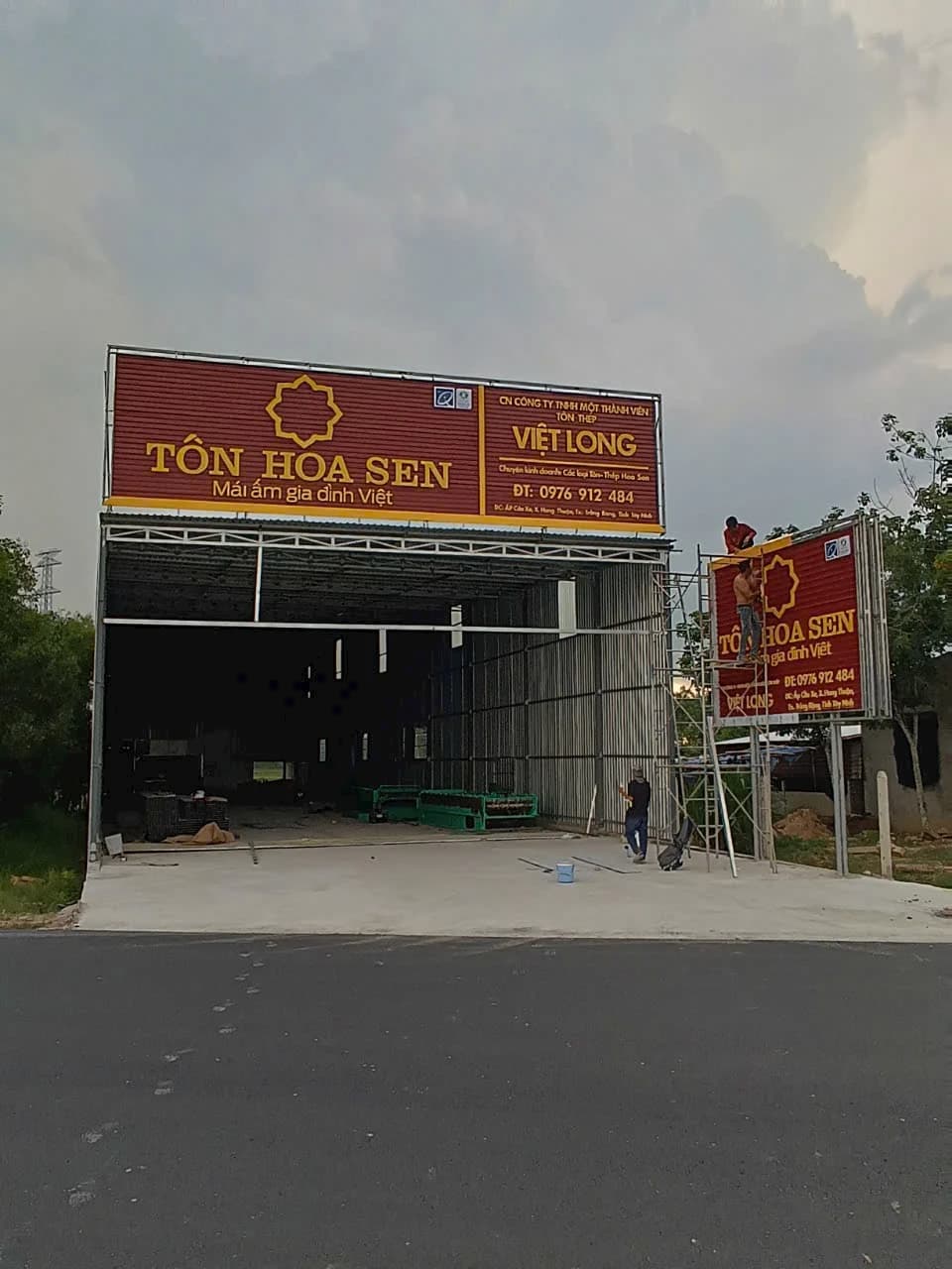 Mặt dựng & chữ nổi Tôn Hoa Sen